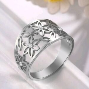 Elegant Silver Floral Ring Stainless Steel